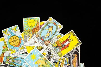 塔罗牌隐士正位爱情解读，逆位感情含义解析